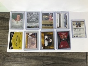 lot 462 image: 9 - Collectible Football Cards