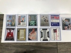 lot 469 image: 11 - Collectible Baseball Cards