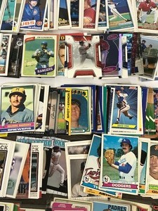 lot 472 image: 400 plus Baseball Cards