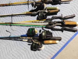 lot 324 image: 17 fishing rods and 12 reels