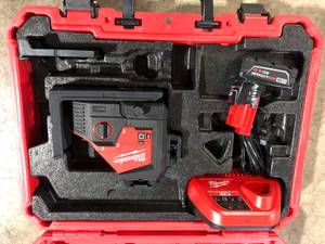 Milwaukee M12 12-Volt Lithium-Ion Cordless Green 250 ft. 3-Plane Laser Level Kit with One 4.0 Ah Battery, Charger and Case  Customer Returns See Pictures