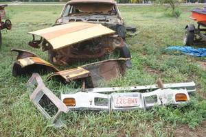 lot 3 image: Pontiac Venture
