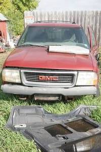 lot 25 image: 1998 GMC Jimmy