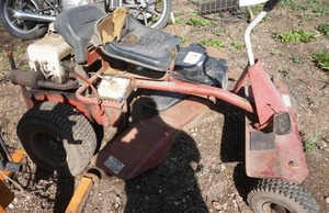 lot 49 image: Vintage Snapper Mower