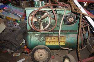 lot 73 image: Air Compressor Paint Sprayer