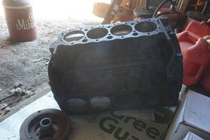 lot 82 image: Engine Short Block