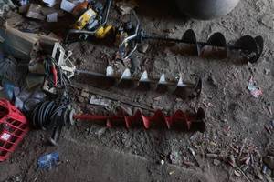lot 84 image: Ice Augers