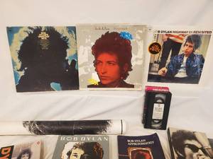 lot 5 image: Vintage Lot of Bob Dylan Memorabilia