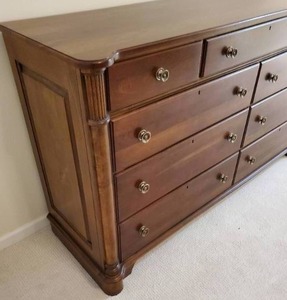 lot 4 image: 9 Drawer Dresser w Cherry Finish Dovetailed Drawers