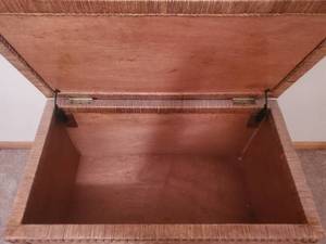 lot 65 image: Wicker Storage Trunk or Side Table