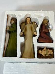 lot 49 image: Holy NATIVIY SET Mary, Baby Jesus, Joseph and Angel Resin Christmas Decor