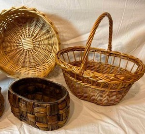 lot 51 image: Lot of 5 Wicker Baskets