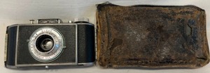 lot 93 image: VINTAGE Kodak Flash Bantam Folding Camera 47mm 4.5 Anastigmat Special & Case
