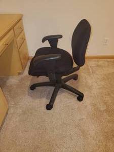 lot 147 image: KAMAR Swivel Black Office Chair