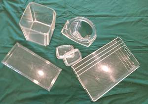 lot 128 image: Lot of Modern Acrylic Bathroom Accessories