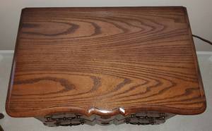 lot 142 image: HENREDON Side Table Cabinet w 2 Drawers