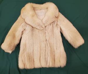 lot 152 image: Vintage ALBRECHTS Blue FOX Fur Coat