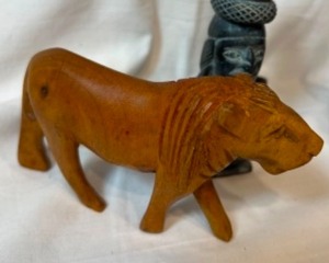 lot 174 image: Vintage Lot of Carved African Figurines