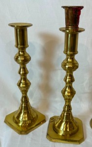 lot 189 image: Grouping of Various Vintage Shiny Brass Candlesticks