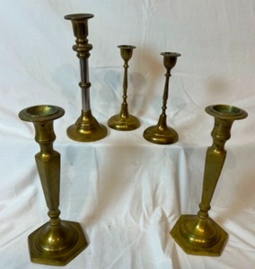 lot 190 image: Antique Aged Solid Brass Tall Turned Candlestick Holders Lot of 5 Including 2 Pairs