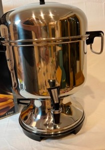 lot 209 image: Vintage Farberware Model L1360 Coffee Maker Percolator Urn