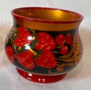 lot 213 image: Set of 2 Vintage RUSSIAN Painted Tureens Strawberry