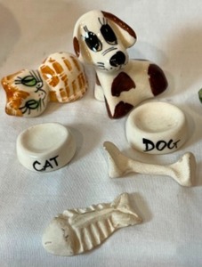 lot 214 image: Vintage Lot of 8 Miniature Clay Ceramic Figurines