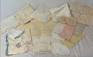 lot 254 image: Vintage LINENS including Doilies, Table Runners and More