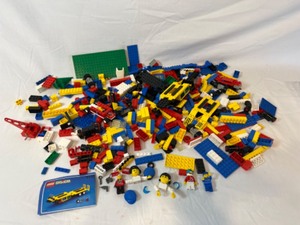 lot 280 image: Lot of Vintage 90s Legos #6432 Lego Town Speedway Minifigures Plus Extras