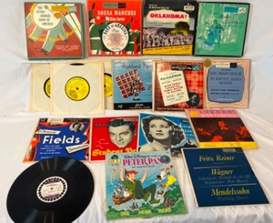 lot 86 image: Vintage Lot of Classic Easy Listening Vinyl 45s Record Albums