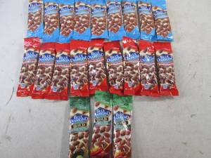 (B-1) 21 Bags Assorted Blue Diamond Almonds 1.5oz Bags Best By 061023