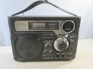 (A-3) Panasonic RF-2600 Portable Multiband Radio - FM Works Good  Other Bands Untested