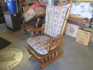 (EW1) Glider Rocker Chair Works As Should and Comfy