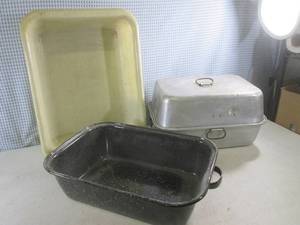 (EW4) Roasting Pans and Fiberglass Dish Pan