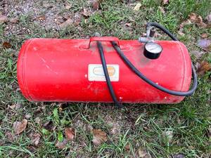 lot 21 image: Red and White Portable Air Tank