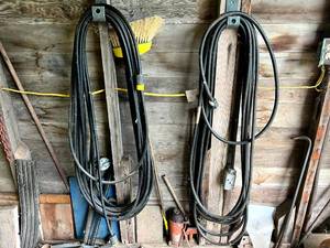 lot 35 image: Pair of Type S 600 Extension Cords