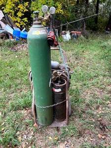 lot 37 image: Torch Kit with Oxygen & Acetylene Tanks