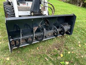 lot 2 image: Bobcat SB 200 Snowblower