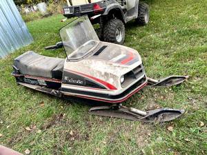 lot 8 image: Polaris ColtsS340 Snowmobile
