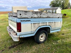 lot 18 image: Pickup Box Trailer