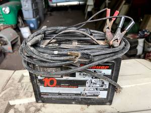 lot 55 image: 10 Amp Battery Charger