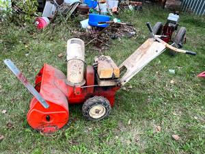 lot 58 image: Snow Blower