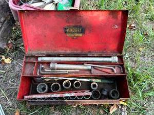 lot 67 image: Tool Box & Contents