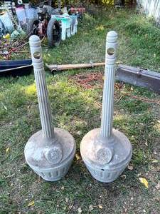 lot 81 image: Pair of Smokers Outposts