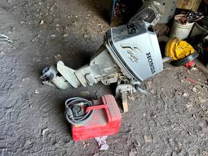 lot 85 image: Honda 9.9 Four Stroke Outboard Motor with Gas Tank
