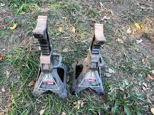 lot 88 image: Craftsman 3 Ton Jack Stands