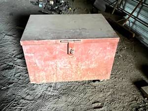 lot 95 image: Metal Storage Chest of Wheels & Contents