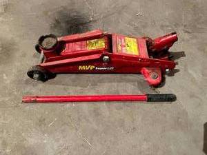 lot 161 image: MVP 4000# Floor Jack