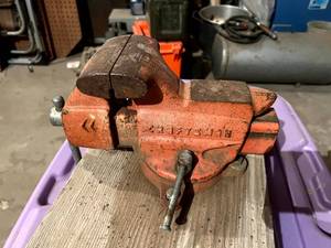 lot 165 image: Craftsman Bench Vise