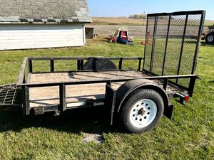 lot 16 image: 5 x 8 Trailer